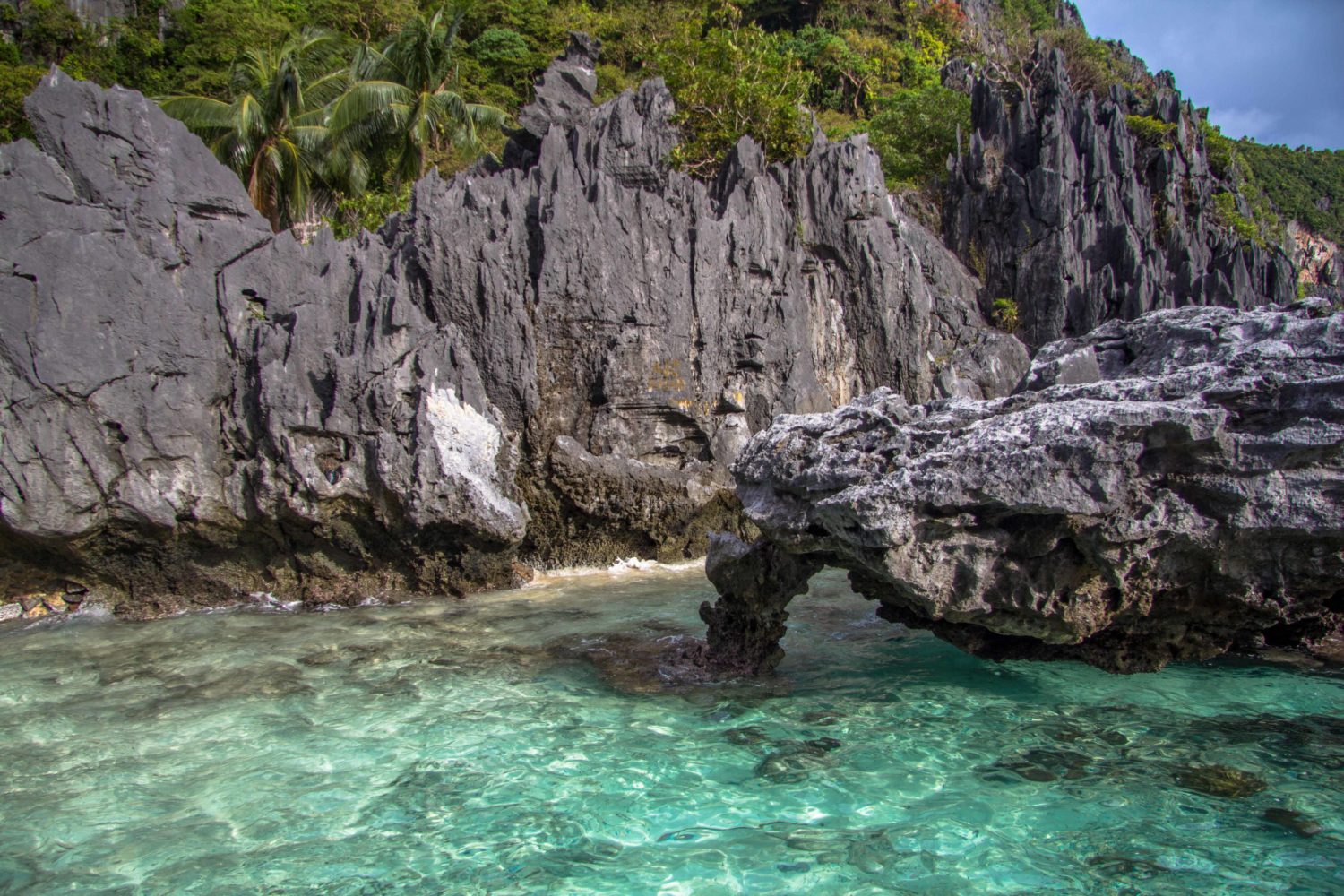 Island hopping El Nido